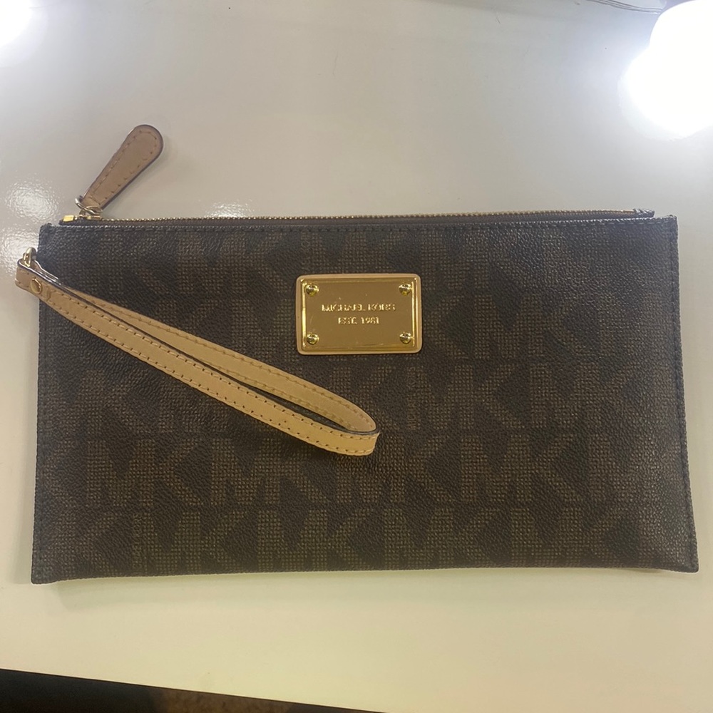 Micheal Kors large wristlet